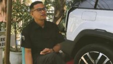 Bahasa bukan sekadar komunikasi, tetapi alat kekuasaan yang membentuk ketakutan, mengendalikan pikiran, dan menentukan kebenaran masyarakat. Opini ini ditulis oleh: Benediktus Yoseph Pusjoyo Kedang. Mahasiswa semester akhir Prodi Bahasa dan Sastra Indonesia Universitas Muhammadiyah Kupang. Sumber Foto Dok: Pribadi.