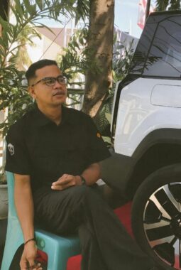 JEJAK OTORITARIANISME DALAM BAHASA INDONESIA