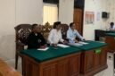 Tim Kuasa Hukum Penggugat dari Kantor Hukum James Richard Law Firm and Partners dalam sidang gugatan Perbuatan Melawan Hukum [PMH] di Pengadilan Negeri Denpasar. Sumber Foto Dok: Adv Florianus.