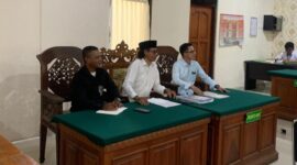Tim Kuasa Hukum Penggugat dari Kantor Hukum James Richard Law Firm and Partners dalam sidang gugatan Perbuatan Melawan Hukum [PMH] di Pengadilan Negeri Denpasar. Sumber Foto Dok: Adv Florianus.