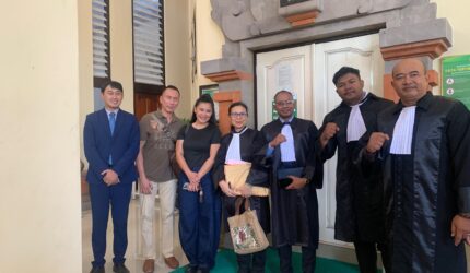 Sidang kasus pidana di Pengadilan Negeri Denpasar. Sumber Foto Dok: Adv Florianus.
