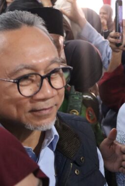 Ribuan Mahasiswa Padati Kuliah Tamu di Kupang, Zulkifli Hasan hingga Ungu Meriahkan Acara Kampus