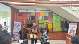 konferensi pers di Lobby Utama Kantor Gubernur NTT, Jumat (29/5/2026). Gerakan yang mengusung slogan “Melki-Johni Ajak Belajar.