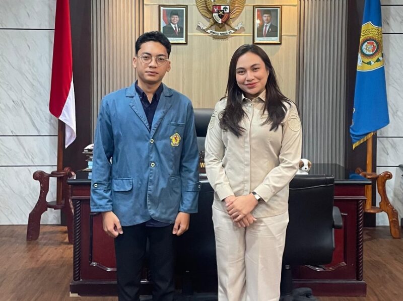 Foto bersama Jordan Geru, Pengurus BEM Universitas Widya Mandira (UNWIRA) dan Wakil Wali Kota Kupang, Ibu Serena Cosgrova Francis, S.Sos., M.Sc.,Foto:Dok.Jordan/
‎