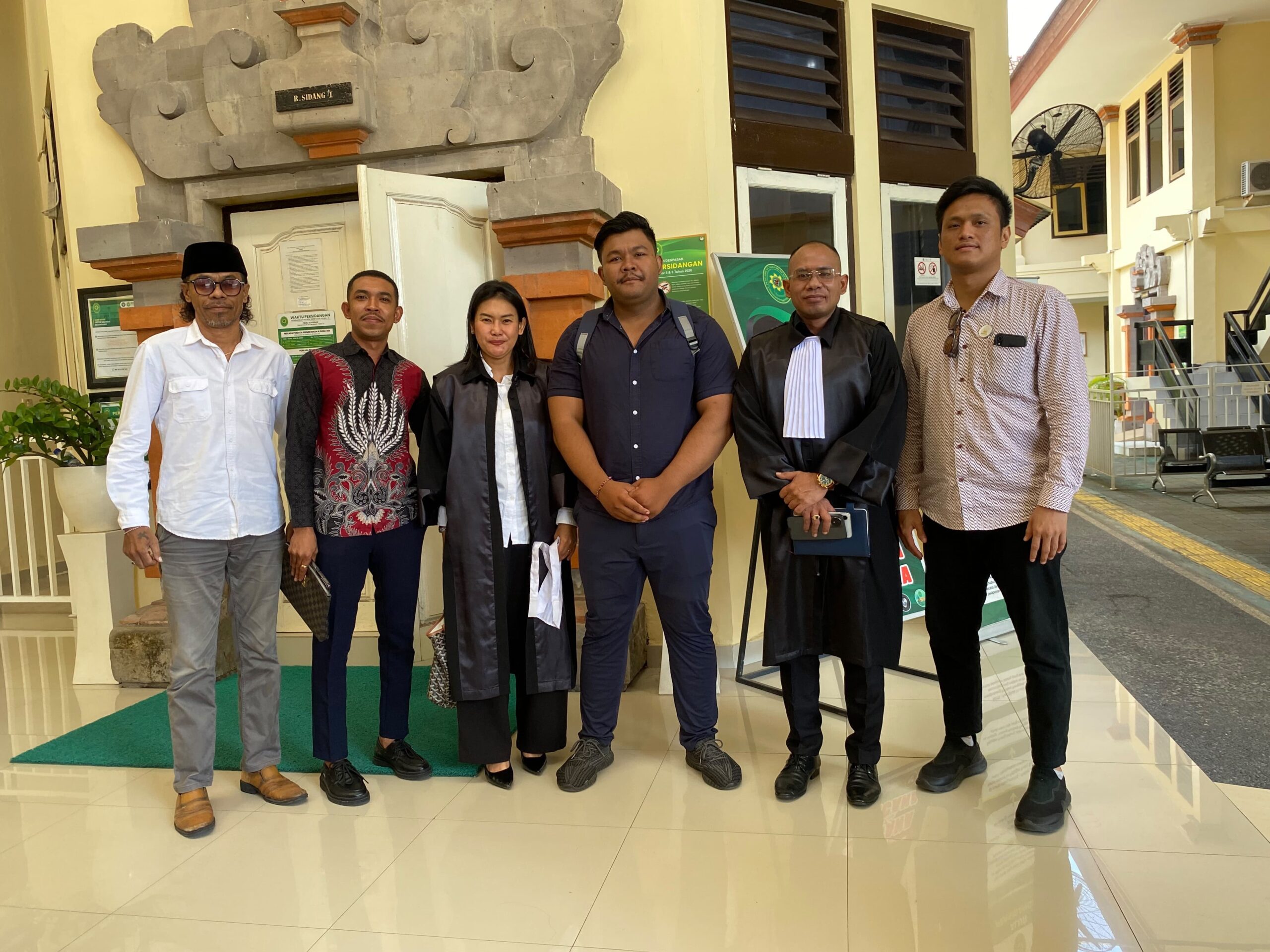 Tim kuasa hukum Law Firm James Richard & Partners yang dipimpin oleh Direktur Law Firm  Adv. Rikhardus Ikun, S.H., M.H., C. NSP, C. MSP. C. LFS. C.CPr. (Sumber foto dok: Adv Florianus)