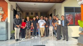 Foto Tim Kuasa Hukum Law Firma James Rikard & Partners Usai Berhasil Mediasi Kasus Dugaan Penganiayaan di Polsek Marga Tabanan. (Sumber foto: Advokat Florianus).