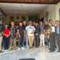 Foto Tim Kuasa Hukum Law Firma James Rikard & Partners Usai Berhasil Mediasi Kasus Dugaan Penganiayaan di Polsek Marga Tabanan. (Sumber foto: Advokat Florianus).