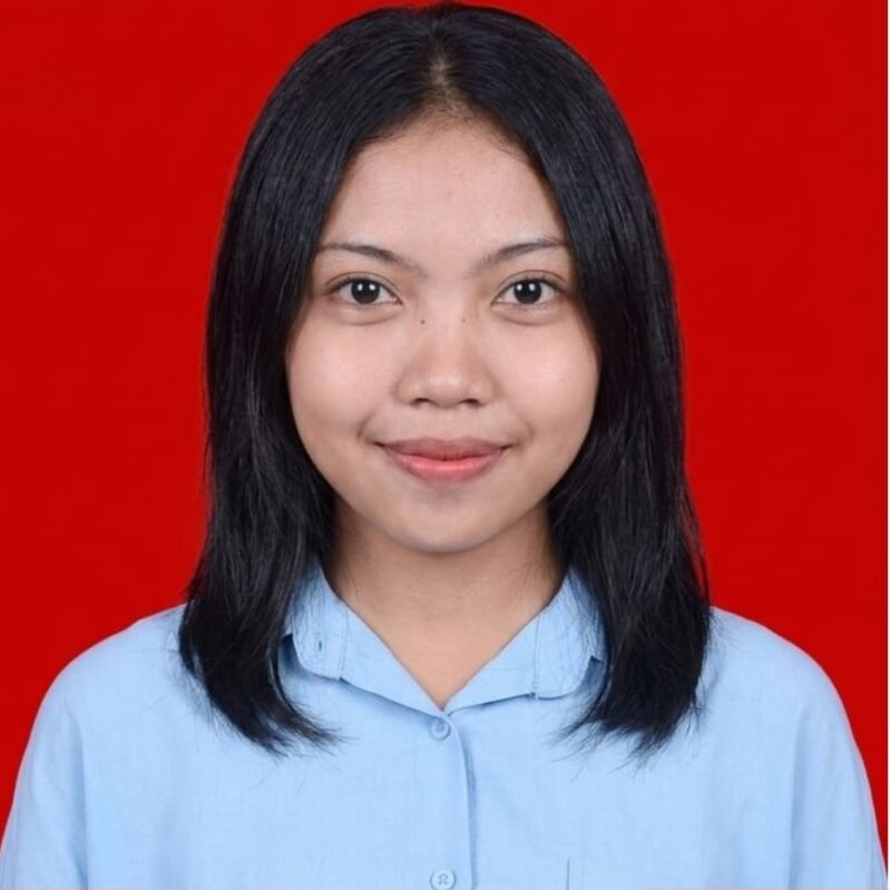 Rafaelinda Elisabet Nggorong 
‎Mahasiswa Semester II, Fakultas FKIP, Prodi PBSI Unika Santu Paulus Ruteng,Foto:Dok. Rafaelinda/