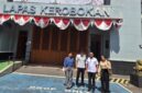 Pose bersama klien berinisial MK yang didampingi oleh Kuasa Hukum Law Firma James Richard & Partners. Usai putusan sidang (Sumber foto dok: Adv. Florianus).