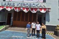 Pose bersama klien berinisial MK yang didampingi oleh Kuasa Hukum Law Firma James Richard & Partners. Usai putusan sidang (Sumber foto dok: Adv. Florianus).