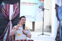 Wali Kota Kupang, dr. Christian Widodo, saat memberikan sambutan pada pembukaan Event Budaya Kelurahan Naioni di Kantor Lurah Naioni, Jumat (07/08/2026).
‎