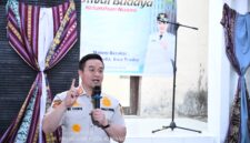 Wali Kota Kupang, dr. Christian Widodo, saat memberikan sambutan pada pembukaan Event Budaya Kelurahan Naioni di Kantor Lurah Naioni, Jumat (07/08/2026).
‎