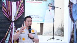 Wali Kota Kupang, dr. Christian Widodo, saat memberikan sambutan pada pembukaan Event Budaya Kelurahan Naioni di Kantor Lurah Naioni, Jumat (07/08/2026).
‎