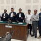 Foto bersama tim kuasa hukum dan Koordinator KPA NTT usai tiga warga adat Nangahale diputus bebas oleh PN Maumere.Foto:Doc/KPA