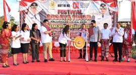 Wakil Wali Kota Kupang, Serena C. Francis, S.Sos., M.Sc., membuka Event Budaya dan Pesta Rakyat Tingkat Kelurahan Liliba Etnis Timor Tahun 2026 yang berlangsung di wilayah RT 042 Kelurahan Liliba, Rabu (12/8/2026).