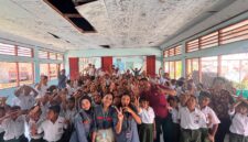 Mahasiswa KKN Universitas Muhammadiyah Kupang bersama siswa dan guru SDK St. 1 Nanggapanda saat usai sosialisasi anti-bullying, Kamis (13/08/2026).Foto:Dok.Tiara Mau/
