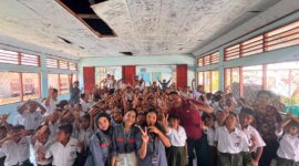Mahasiswa KKN Universitas Muhammadiyah Kupang bersama siswa dan guru SDK St. 1 Nanggapanda saat usai sosialisasi anti-bullying, Kamis (13/08/2026).Foto:Dok.Tiara Mau/
‎