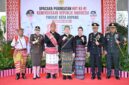 Wali Kota Kupang, dr. Christian Widodo, dan Wakil Wali Kota Kupang, Serena Cosgrova Francis, S.Sos., M.Sc., menunjukkan solidaritas kepada masyarakat Flores yang terdampak gempa bumi melalui busana yang mereka kenakan saat Upacara Peringatan HUT Kemerdekaan ke-81 Republik Indonesia Tingkat Kota Kupang, Senin (17/8/2026).