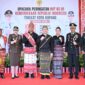 Wali Kota Kupang, dr. Christian Widodo, dan Wakil Wali Kota Kupang, Serena Cosgrova Francis, S.Sos., M.Sc., menunjukkan solidaritas kepada masyarakat Flores yang terdampak gempa bumi melalui busana yang mereka kenakan saat Upacara Peringatan HUT Kemerdekaan ke-81 Republik Indonesia Tingkat Kota Kupang, Senin (17/8/2026).