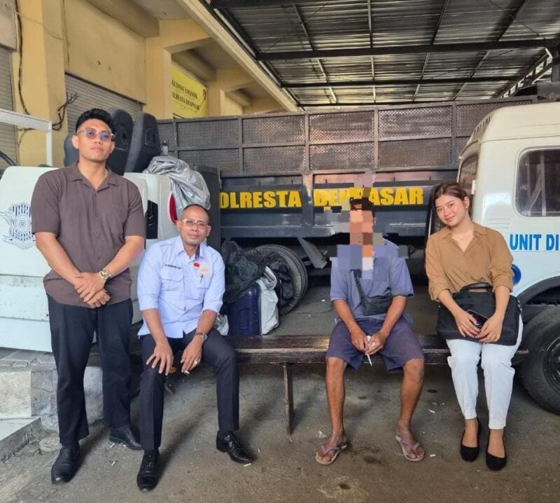 Keluarga Korba bersama Kuasa Hukum Lawfirm James Richard & Partners/Sumber Foto Dok: Adv Florianus/