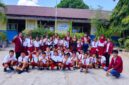 Mahasiswa KKN Reguler UM.Koe bersama siswa-siswi kelas VI UPTD SD Inpres Naikoten 2 berfoto bersama usai mengikuti sosialisasi pencegahan bullying di Kelurahan Naikoten 1, Kecamatan Kota Raja, Kota Kupang, NTT, Senin (31/8/2026). Sumber Foto. Dok: Hefri Persli.