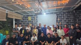 Foto bersama usai diskusi publik dan bedah buku #Reset Indonesia: Gagasan tentang Indonesia Baru di Sekretariat DPD GAMKI NTT, Kota Kupang, Selasa, (25/8/2026). Foto:Isth/