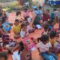 Anak-anak tampak sedang belajar bersama setelah kembali ke rumah masing-masing. Tim Ekspedisi Solidaritas Gempa Flores-NTT memberikan trauma healing kepada anak-anak selama satu minggu guna memenuhi kebutuhan anak dan lansia selama berada di sana. (Foto: Tim Ekspedisi Gempa Flores-NTT)