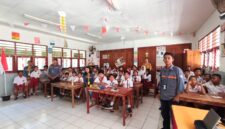 Mahasiswa  (KKN) Reguler Universitas Muhammadiyah Kupang (UMKOE) menggelar sosialisasi pencegahan bullying di SD Negeri 3 Kuanino, Kota Kupang, Selasa, (1/09/2026). Sumber foto dok: Djohanes Bentah.