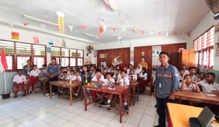 Mahasiswa  (KKN) Reguler Universitas Muhammadiyah Kupang (UMKOE) menggelar sosialisasi pencegahan bullying di SD Negeri 3 Kuanino, Kota Kupang, Selasa, (1/09/2026). Sumber foto dok: Djohanes Bentah.