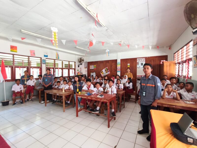 Mahasiswa  (KKN) Reguler Universitas Muhammadiyah Kupang (UMKOE) menggelar sosialisasi pencegahan bullying di SD Negeri 3 Kuanino, Kota Kupang, Selasa, (1/09/2026). Sumber foto dok: Djohanes Bentah.