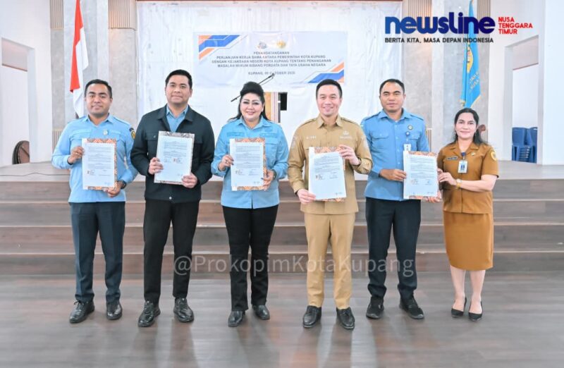 Foto bersama pihak Pemkot Kupang dan Kejari Kota Kupang, dalam rangka bekerja sama dalam mencegah persoalan hukum dalam penyelenggaraan Pemerintahan.Di Aula Rumah Jabatan Wali Kota Kupang, Selasa (6/10/2026).
