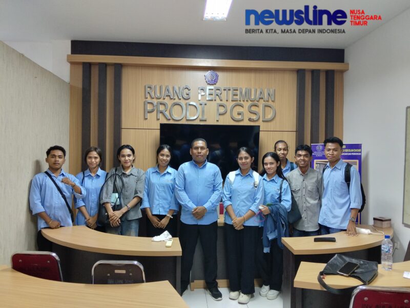 Foto bersama Mahasiswa dengan Kaprodi PGSD Usai Audensi di Ruang Pertemuan PGSD, Kampus UMKoe, Rabu (21/10/2026). Foto: Dok. Bule/